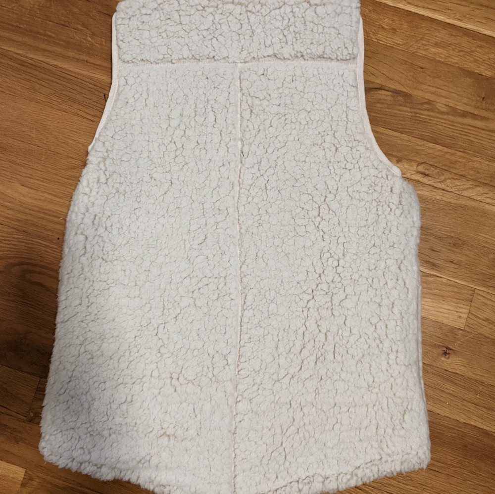Cream Colored Sherpa Vest - Picture 2 of 3